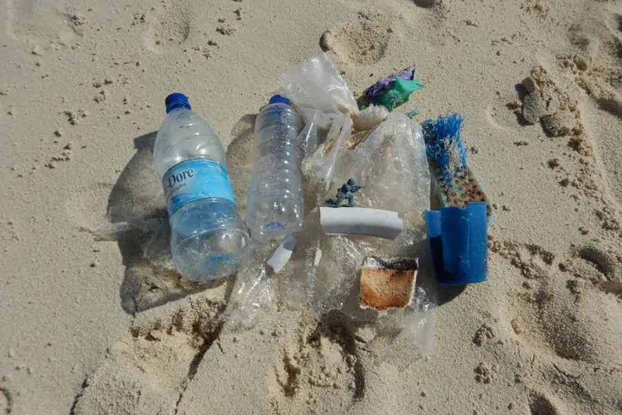 plastic-beach-1-900×600-compressor