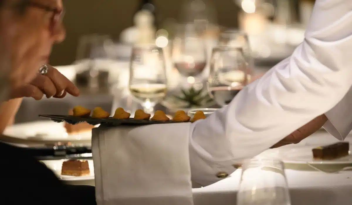 Une cuisine gastronomique à bord du Commandant Charcot