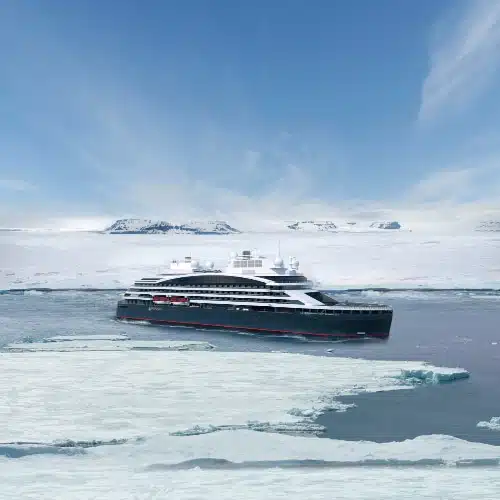 Tourisme : Nouvelle-Calédonie, vue rapprochée sur le lagon turquoise avec l'île du pin en arrière plan