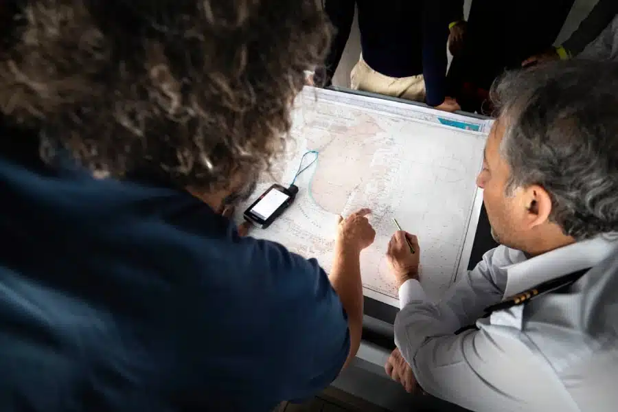 Raid polaire au Groenland pour les équipes Ponant à bord du Commandant Charcot