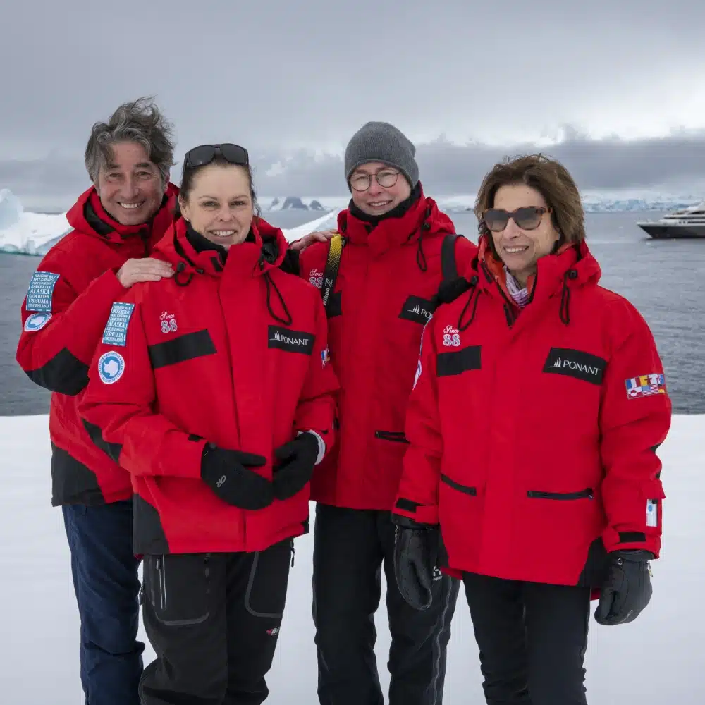 Groupe de personnes sur la banquise