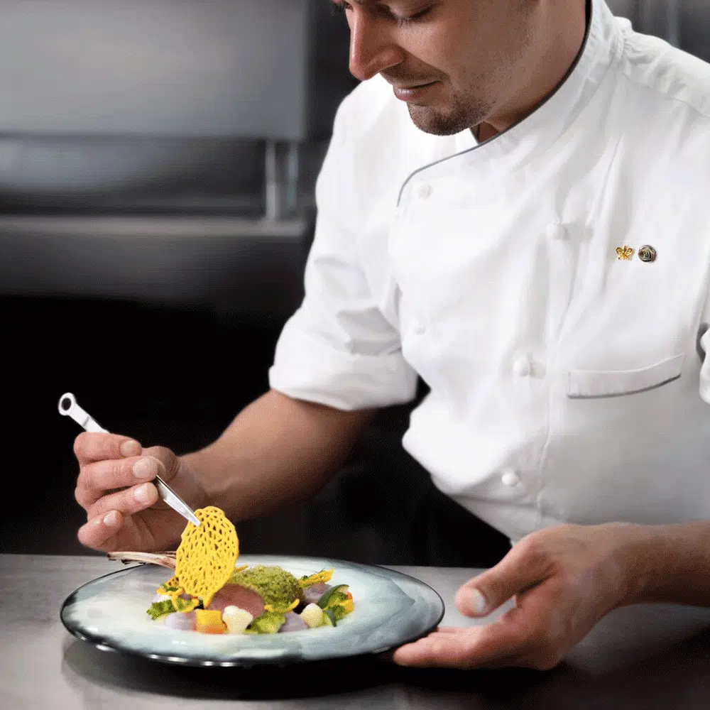R_497_Le_Ponant_RC_Chef_Mickael_Legrand┬⌐PONANT-NickRains_1000x1000