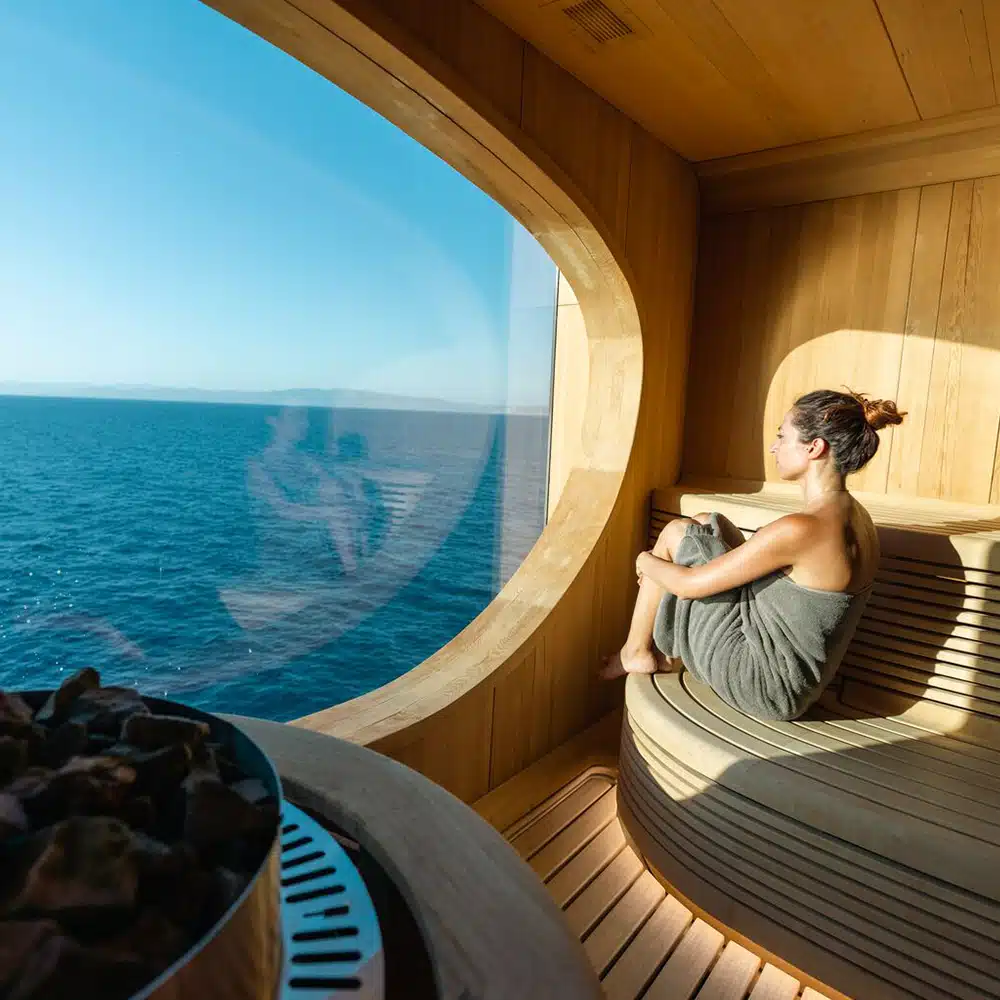 staterooms_1000x1000_Cabine-DeluxeI_09A0273_U251119_Fort-De-France┬⌐PONAN