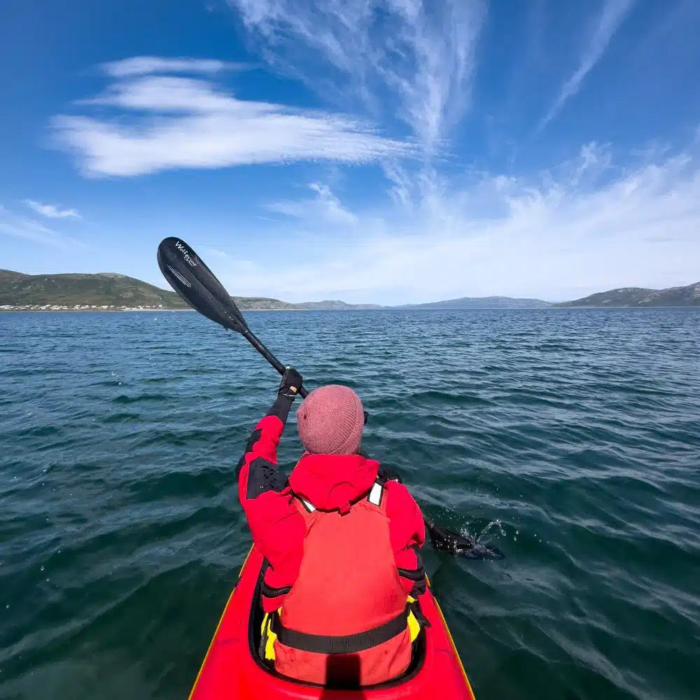 Personne en kayak dans un fjord, Islande
