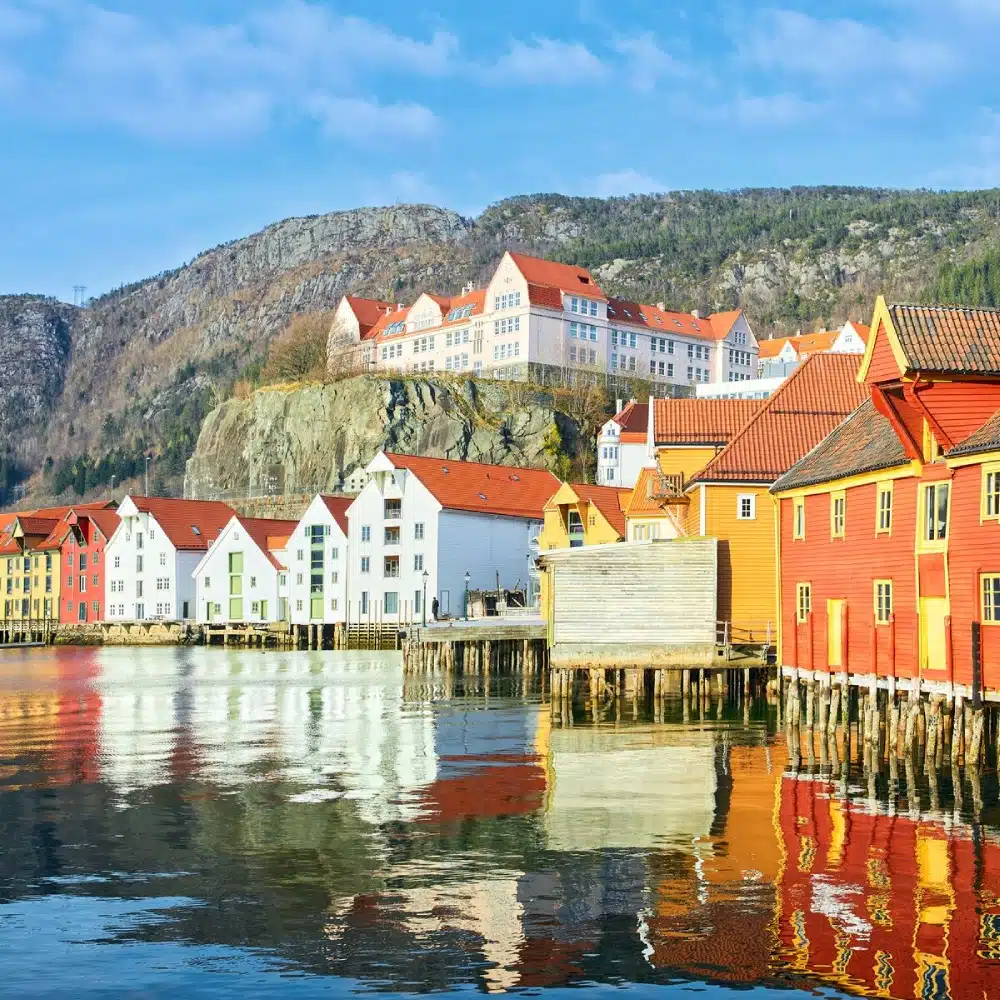 voyage-norvege maisons colorées du quartier de Bryggen à Bergen, en Norvège