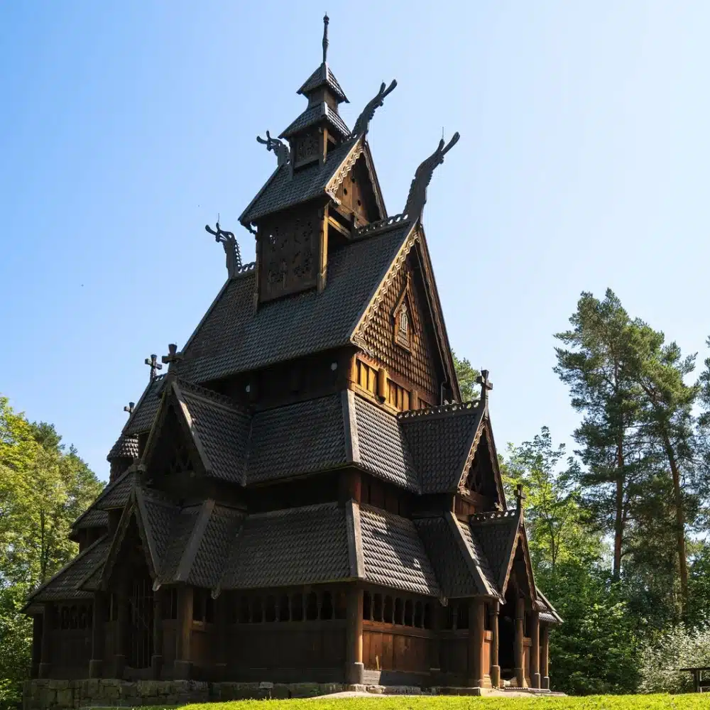 voyage-norvege église en bois debout à Oslo en Norvège