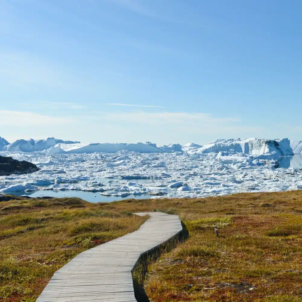 voyage-au-groenland vue d’icebergs dans la baie de Disko depuis Ilulissat, au Groenland