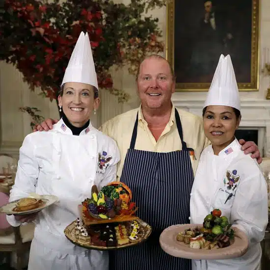 Photo of 3 chefs posing with plates set 