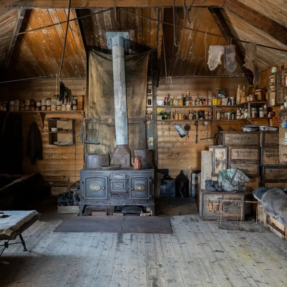 voyager-antarctique Intérieur de la cabane de Sir Ernest Shackleton sur l’île de Ross