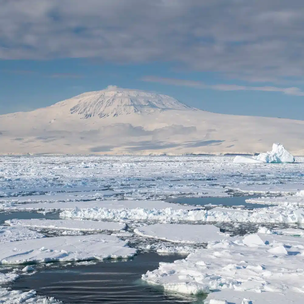 voyager-antarctique La mer de Ross et le mont Erebus en Antarctique