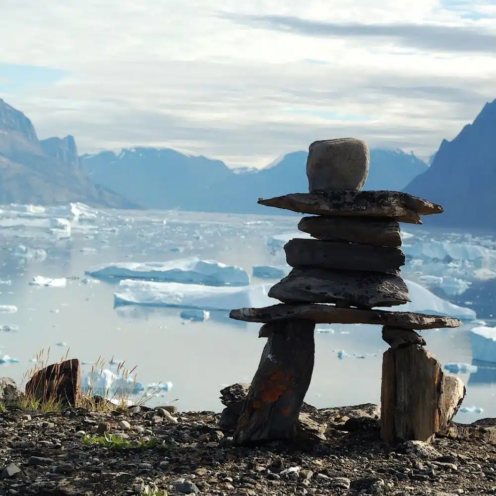 travelling-arctic An inuksuk looking out over Baffin Bay