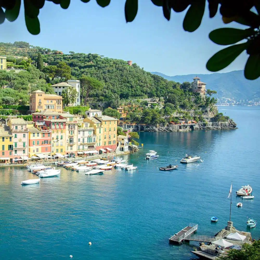 Low-Resolution-Bougainville_©StudioPonant_AurélienCorlay-_13 Vue de la marina de Portofino, Riviera ligure, Italie